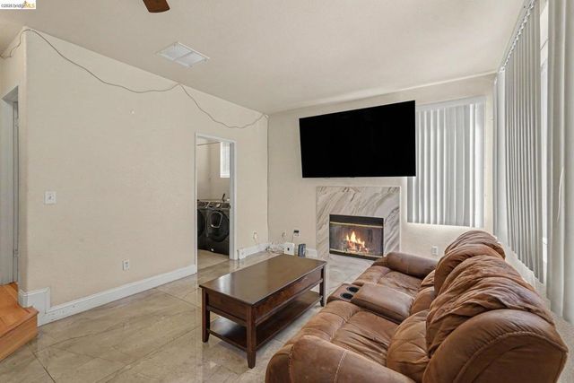 5200 Fairside Way, Antioch, CA 94531