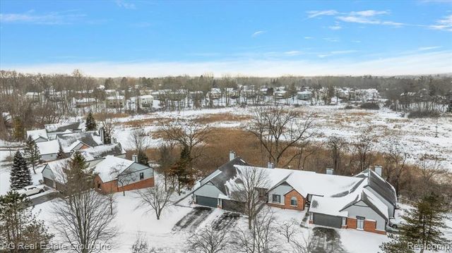 2866 Lochmoor Boulevard, Lake Orion, MI 48360