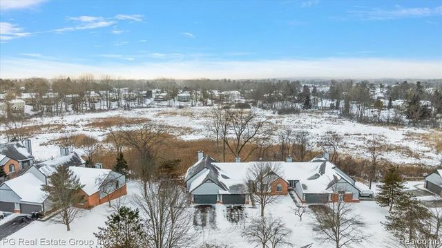 2866 Lochmoor Boulevard, Lake Orion, MI 48360