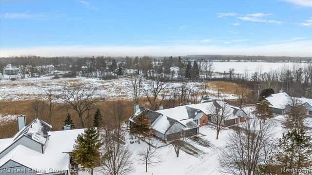 2866 Lochmoor Boulevard, Lake Orion, MI 48360