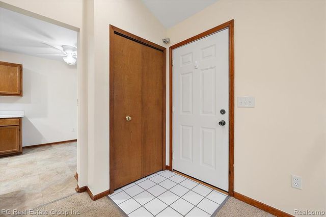 2866 Lochmoor Boulevard, Lake Orion, MI 48360