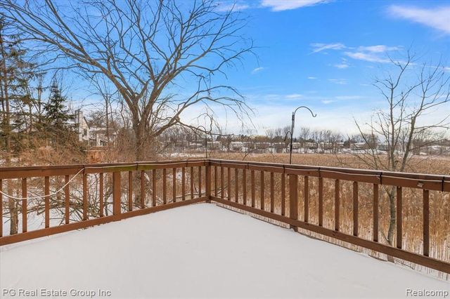 2866 Lochmoor Boulevard, Lake Orion, MI 48360