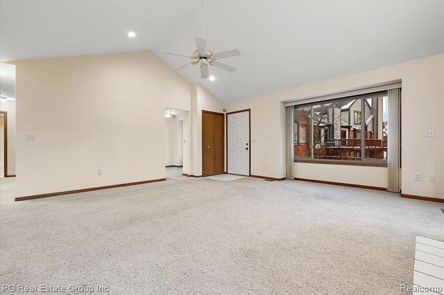 2866 Lochmoor Boulevard, Lake Orion, MI 48360