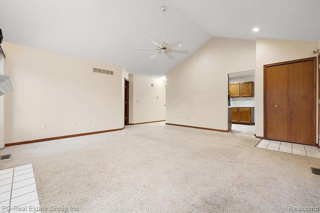 2866 Lochmoor Boulevard, Lake Orion, MI 48360