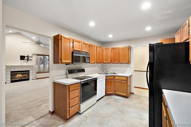 2866 Lochmoor Boulevard, Lake Orion, MI 48360