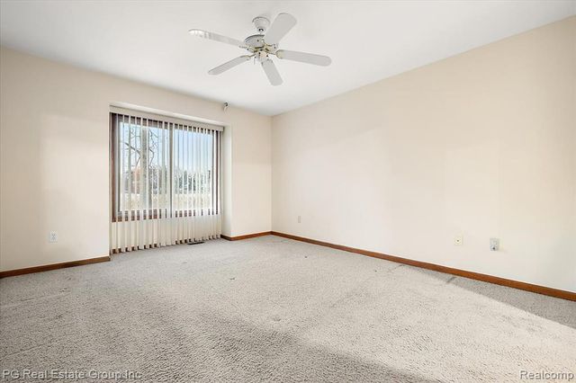 2866 Lochmoor Boulevard, Lake Orion, MI 48360