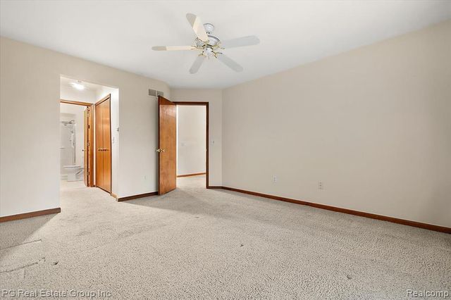 2866 Lochmoor Boulevard, Lake Orion, MI 48360