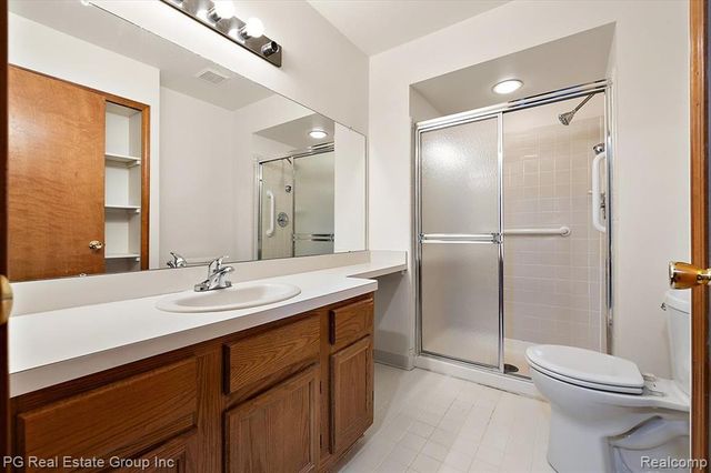 2866 Lochmoor Boulevard, Lake Orion, MI 48360