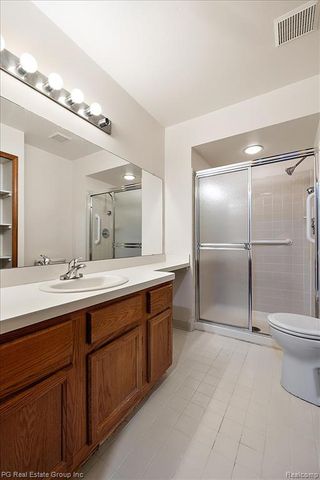 2866 Lochmoor Boulevard, Lake Orion, MI 48360