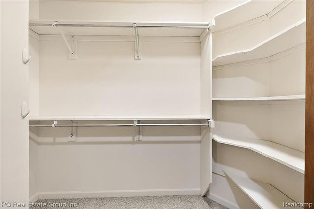 2866 Lochmoor Boulevard, Lake Orion, MI 48360