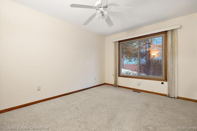 2866 Lochmoor Boulevard, Lake Orion, MI 48360