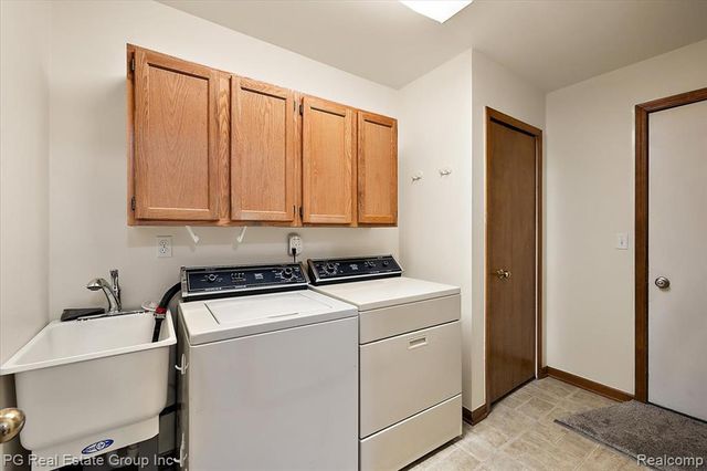 2866 Lochmoor Boulevard, Lake Orion, MI 48360