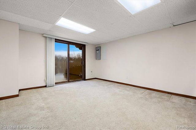 2866 Lochmoor Boulevard, Lake Orion, MI 48360