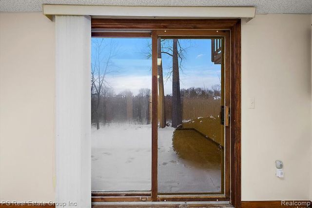 2866 Lochmoor Boulevard, Lake Orion, MI 48360