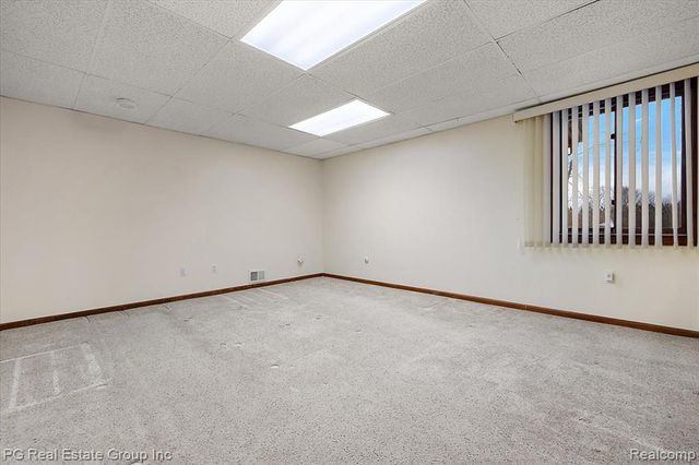 2866 Lochmoor Boulevard, Lake Orion, MI 48360