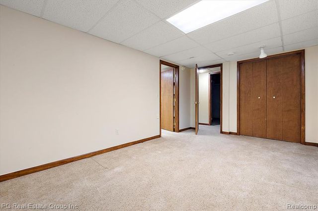 2866 Lochmoor Boulevard, Lake Orion, MI 48360