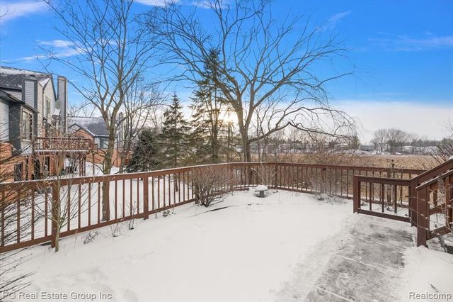 2866 Lochmoor Boulevard, Lake Orion, MI 48360