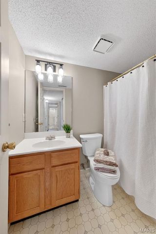 10 Berview Circle D, St Louis, MO 63129