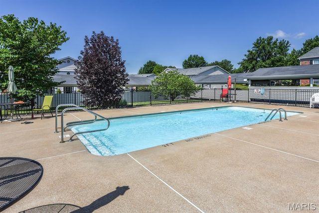 10 Berview Circle D, St Louis, MO 63129