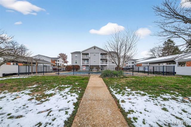 10 Berview Circle D, St Louis, MO 63129