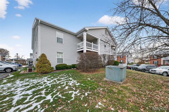 10 Berview Circle D, St Louis, MO 63129