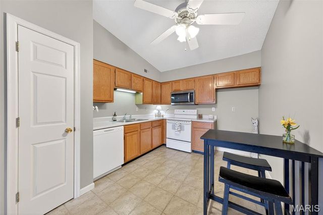 10 Berview Circle D, St Louis, MO 63129