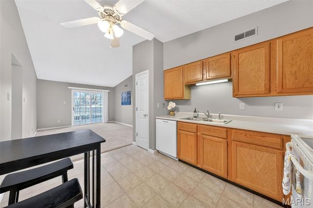 10 Berview Circle D, St Louis, MO 63129