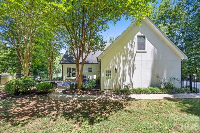 1027 Dan Maples Drive, Cramerton, NC 28032
