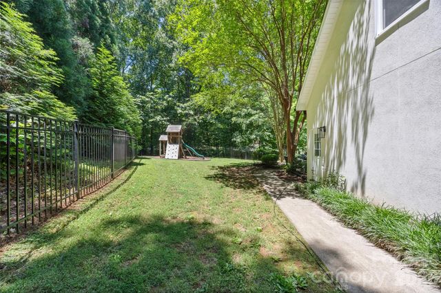 1027 Dan Maples Drive, Cramerton, NC 28032