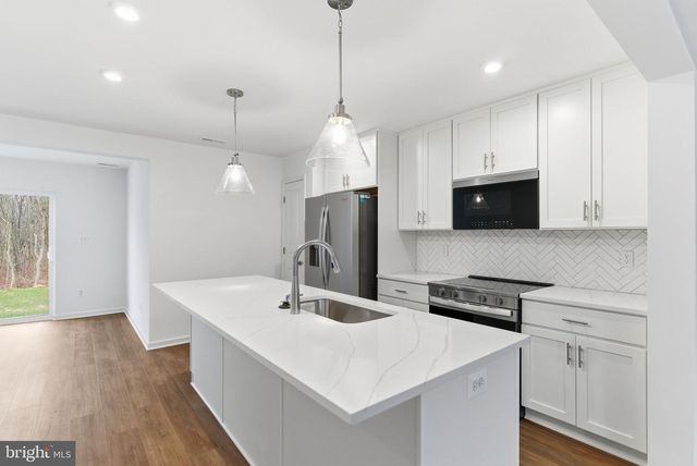 107 COURTHOUSE DR, Martinsburg, WV 25404