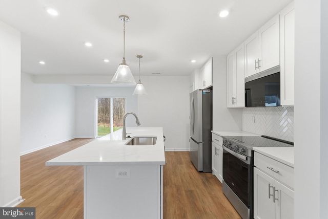 107 COURTHOUSE DR, Martinsburg, WV 25404