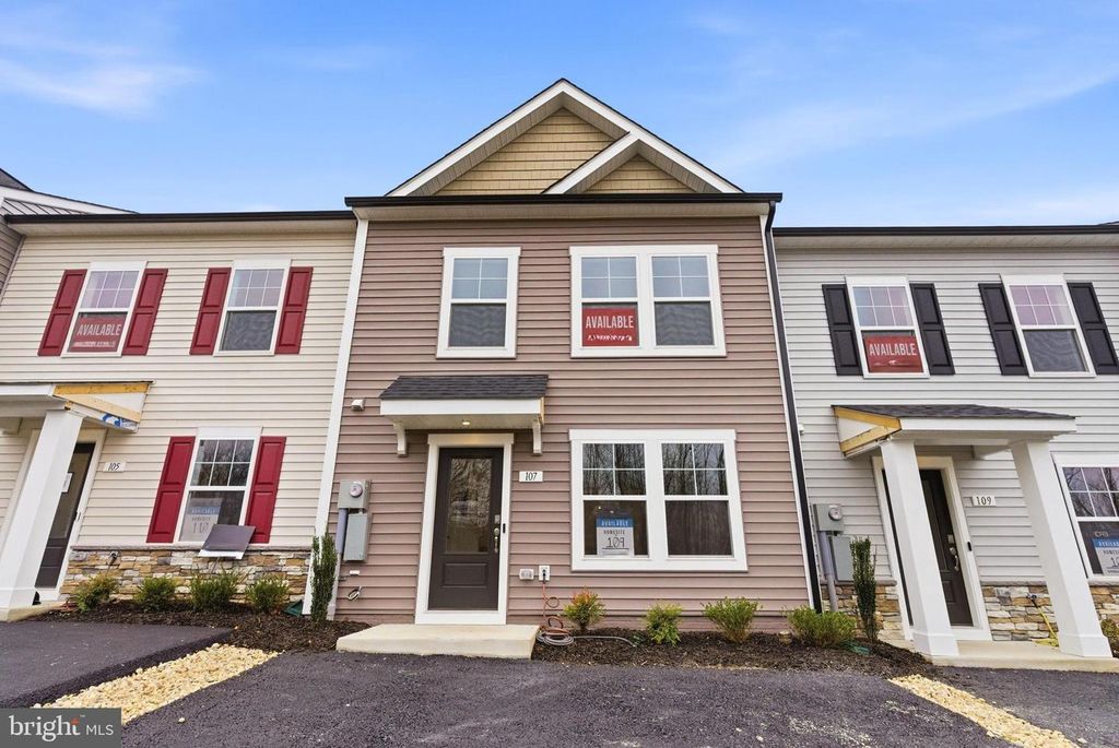 107 COURTHOUSE DR, Martinsburg, WV 25404