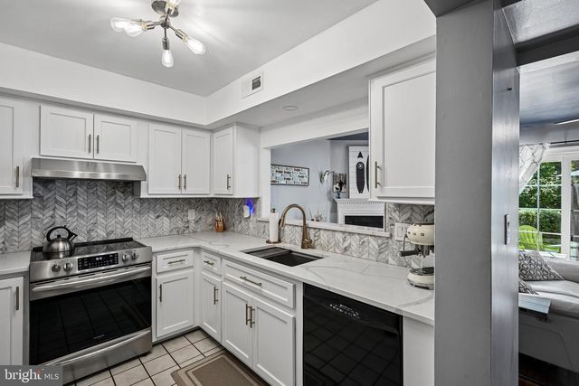 308 HAZELWOOD LN, Marlton, NJ 08053