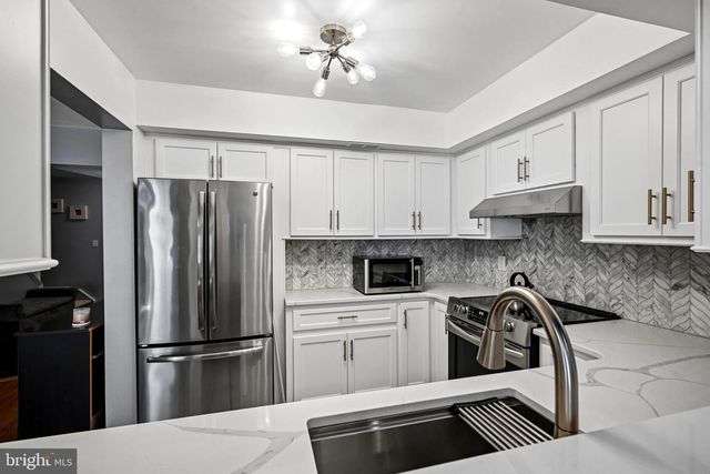 308 HAZELWOOD LN, Marlton, NJ 08053