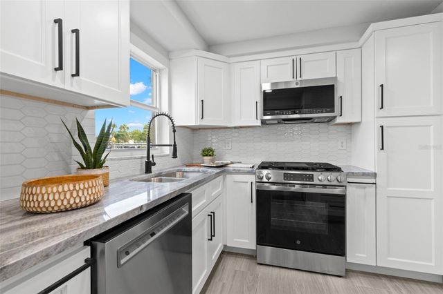 2 CAUSEWAY BOULEVARD 101, Dunedin, FL 34698