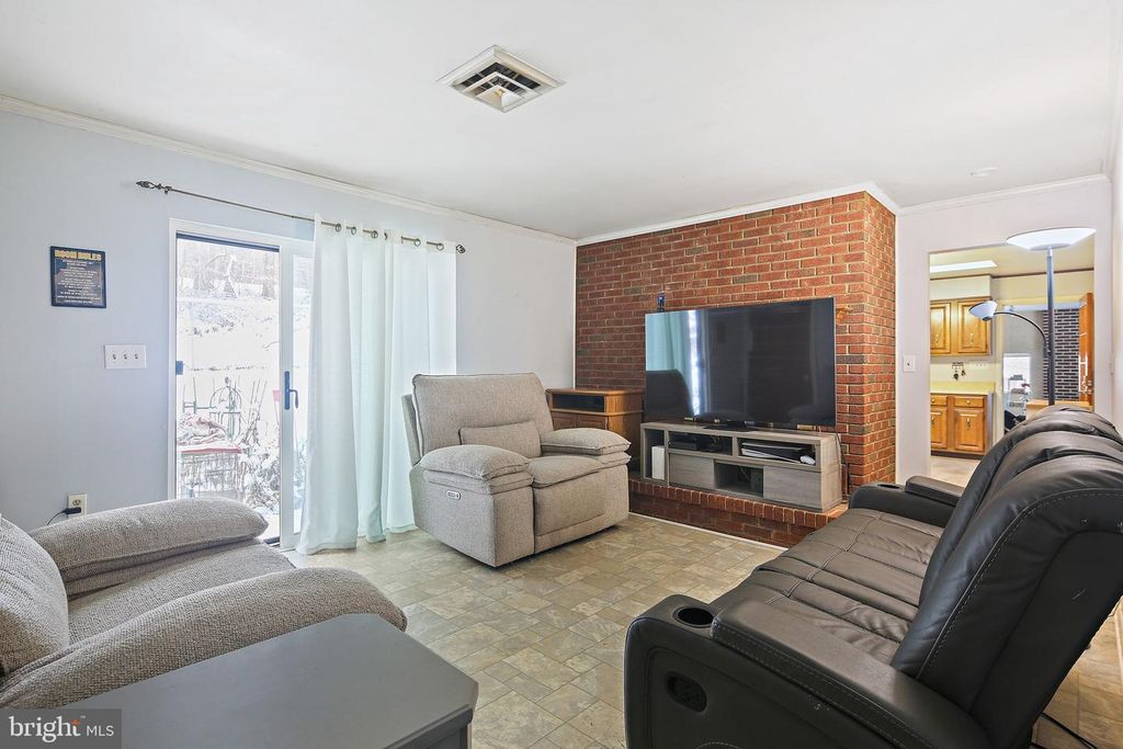 Image 10 of property listing at 8608 KRATZ LN, Baltimore, MD 21244