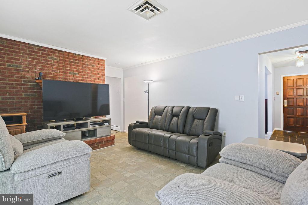 Image 11 of property listing at 8608 KRATZ LN, Baltimore, MD 21244