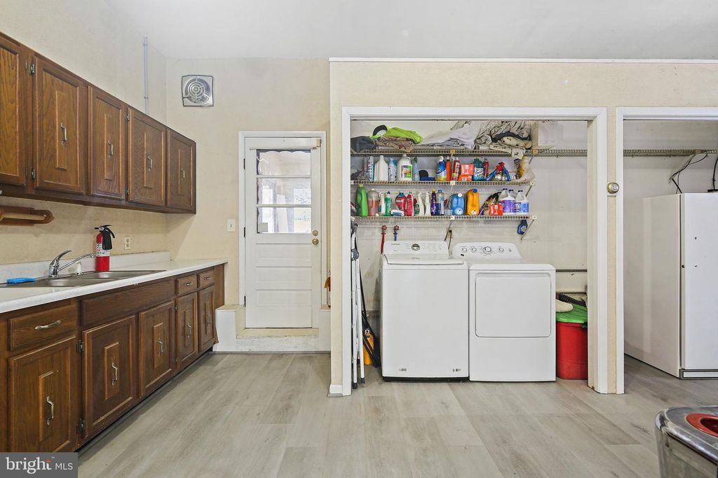 Image 14 of property listing at 8608 KRATZ LN, Baltimore, MD 21244