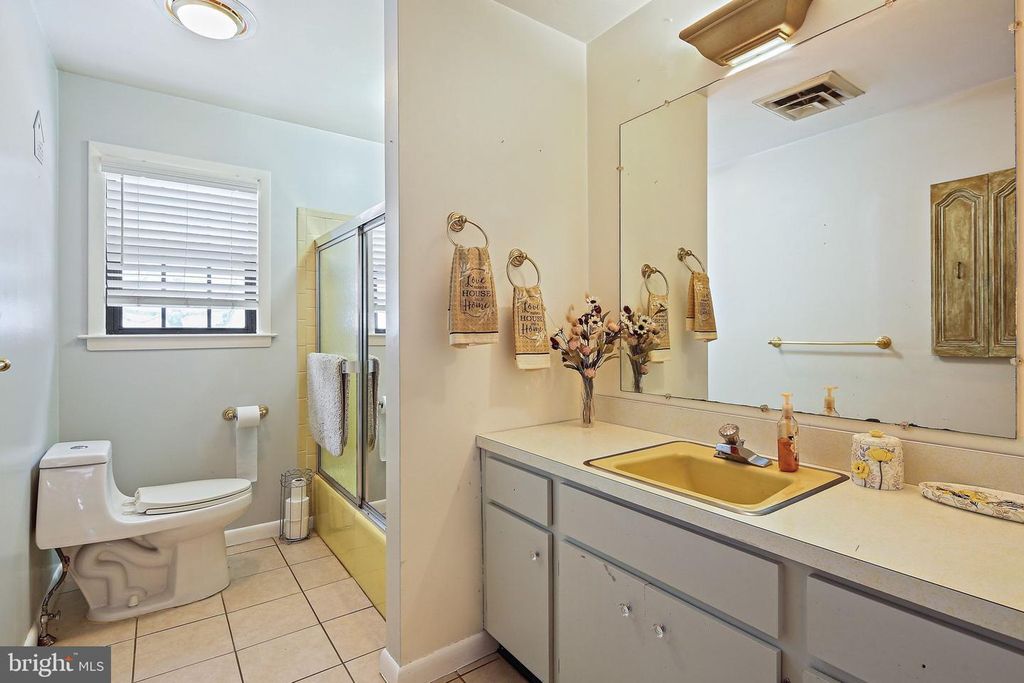 Image 22 of property listing at 8608 KRATZ LN, Baltimore, MD 21244