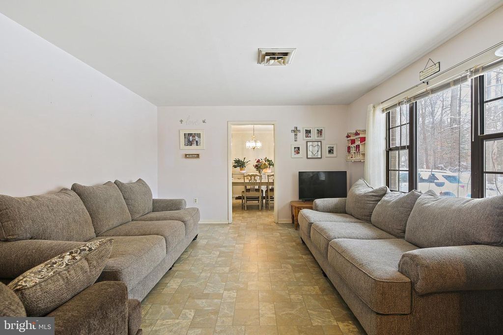 Image 3 of property listing at 8608 KRATZ LN, Baltimore, MD 21244