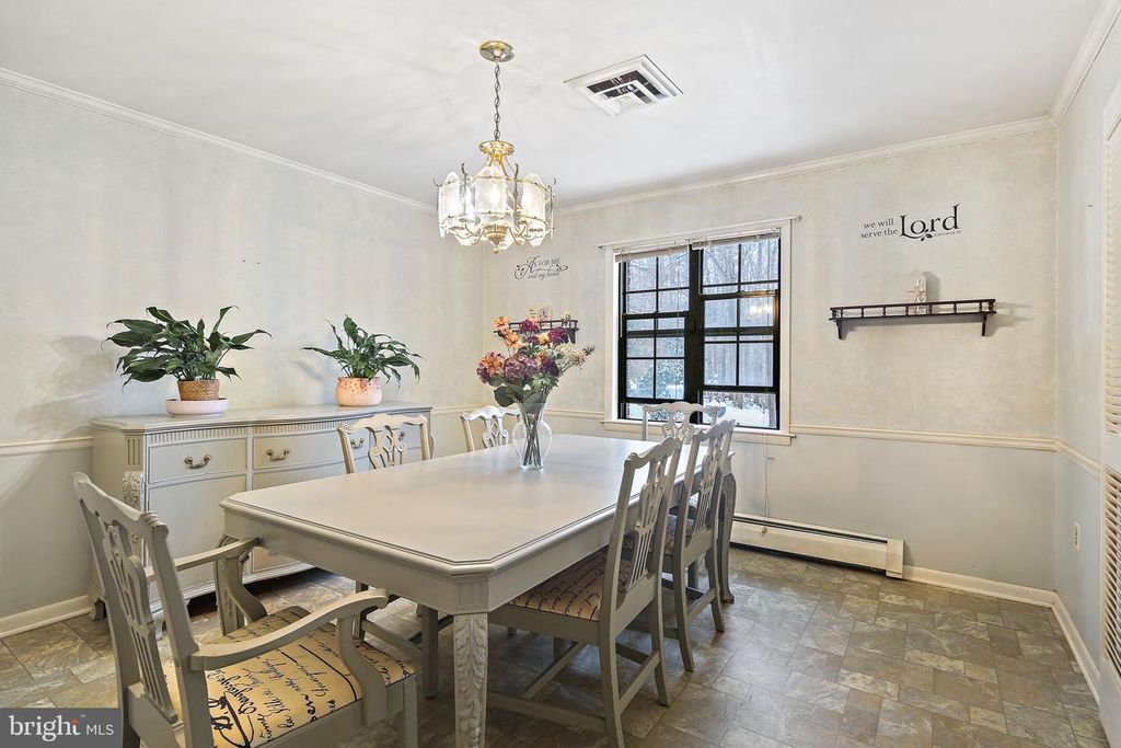 Image 4 of property listing at 8608 KRATZ LN, Baltimore, MD 21244