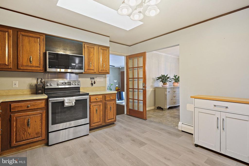 Image 8 of property listing at 8608 KRATZ LN, Baltimore, MD 21244