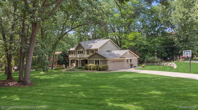 945 Peach Blossom Court, Rochester Hills, MI 48306