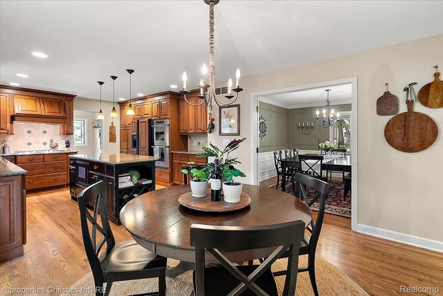 945 Peach Blossom Court, Rochester Hills, MI 48306
