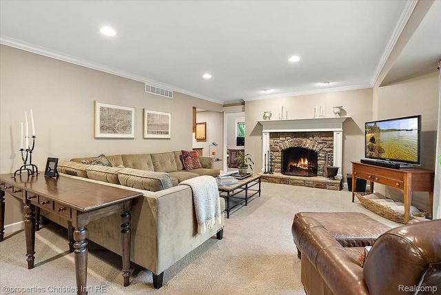 945 Peach Blossom Court, Rochester Hills, MI 48306