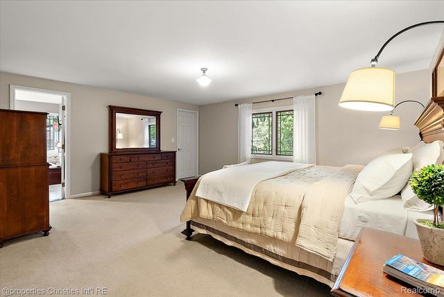 945 Peach Blossom Court, Rochester Hills, MI 48306