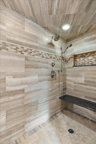 945 Peach Blossom Court, Rochester Hills, MI 48306