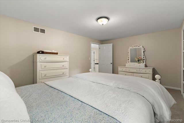 945 Peach Blossom Court, Rochester Hills, MI 48306