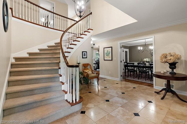 945 Peach Blossom Court, Rochester Hills, MI 48306