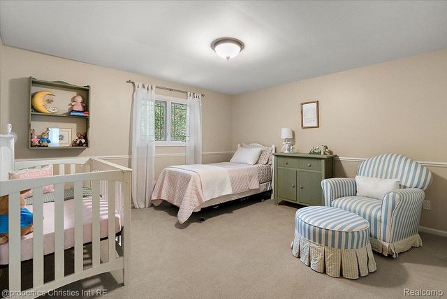 945 Peach Blossom Court, Rochester Hills, MI 48306